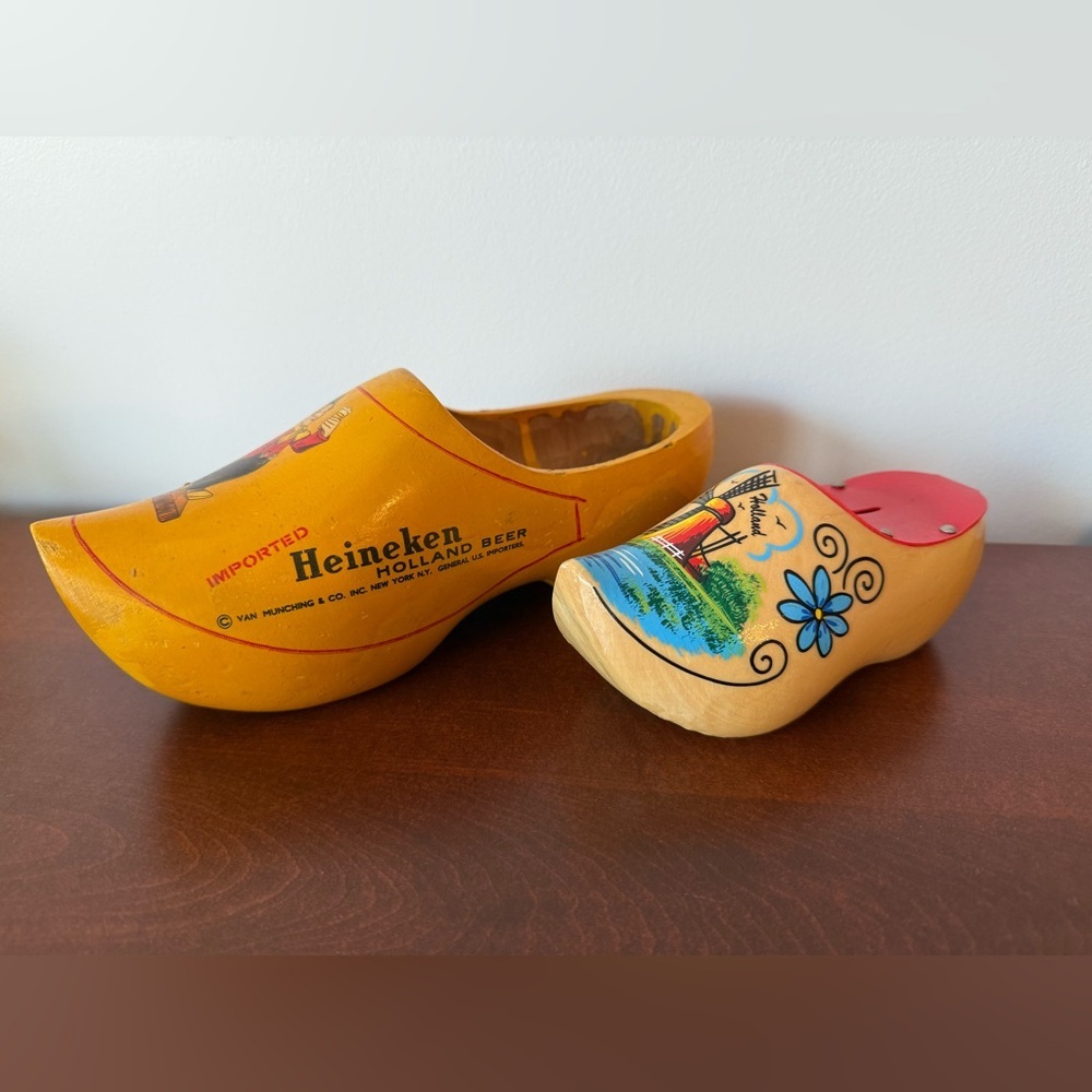 Dutch wooden shoe collectibles (Heineken‎ and hang painted bank)